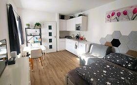 Pretty Private Apartment U Labe, Self-Service Check-In 24 L 7